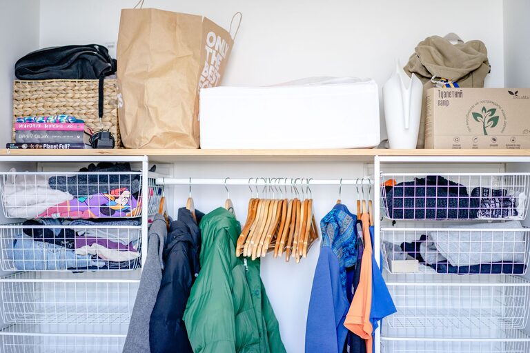 How to Store Seasonal Clothes Efficiently: Tips for Organized Closets